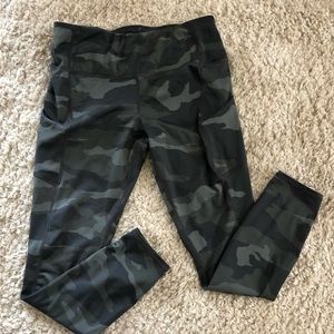 Women’s Athleta camo leggings